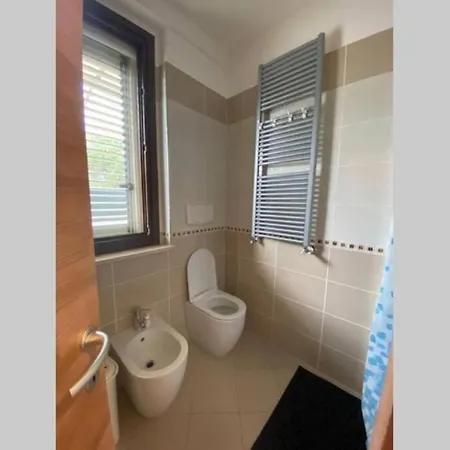 Indipendente Con Terrazzo E Giardino *