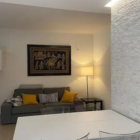 Indipendente Con Terrazzo E Giardino Vasto